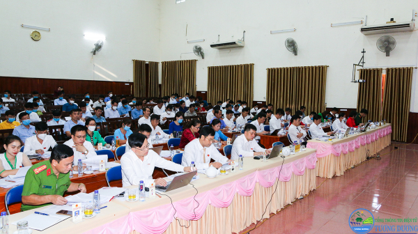 Các đại biểu tham dự Kỳ họp thứ 6, HĐND huyện Tương Dương, Nghệ An Khóa XX